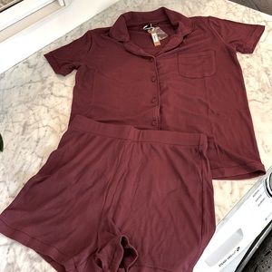 SKIMS- 2 piece lounge set. NWT.